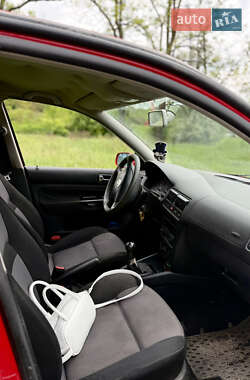 Хетчбек Volkswagen Golf 2001 в 