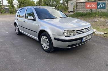 Хэтчбек Volkswagen Golf 2003 в Киеве