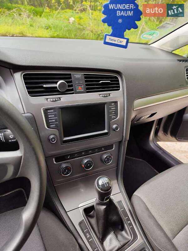 Универсал Volkswagen Golf 2016 в Чернигове