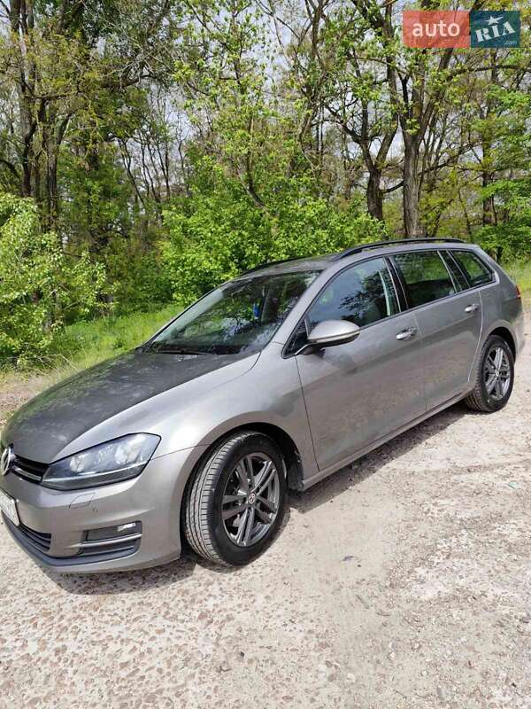 Универсал Volkswagen Golf 2016 в Чернигове