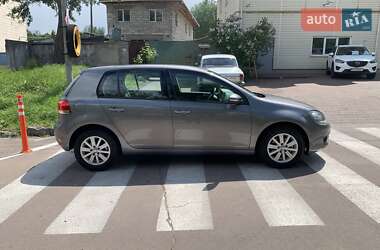 Хетчбек Volkswagen Golf 2009 в 