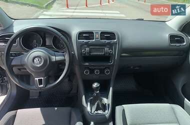 Хетчбек Volkswagen Golf 2009 в 