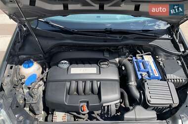 Хетчбек Volkswagen Golf 2009 в 