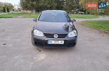 Хетчбек Volkswagen Golf 2004 в 
