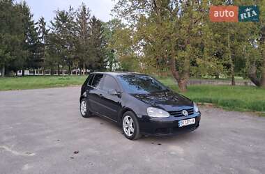 Хетчбек Volkswagen Golf 2004 в 