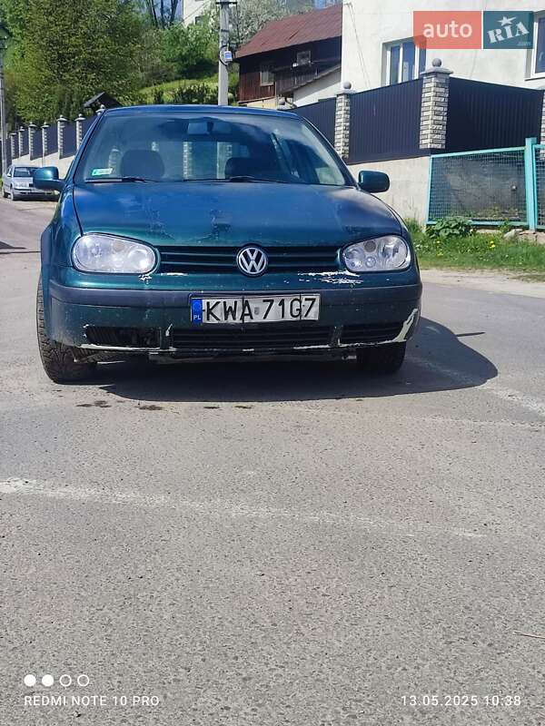 Хэтчбек Volkswagen Golf 1999 в 