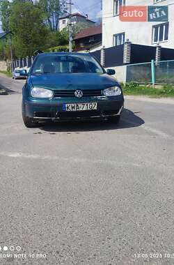 Хэтчбек Volkswagen Golf 1999 в 