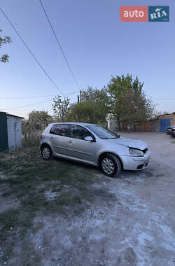 Хэтчбек Volkswagen Golf 2003 в 