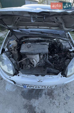 Хэтчбек Volkswagen Golf 2003 в 