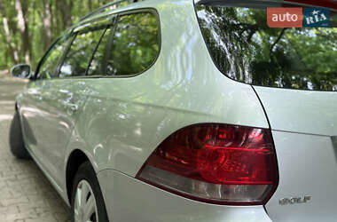 Універсал Volkswagen Golf 2009 в 