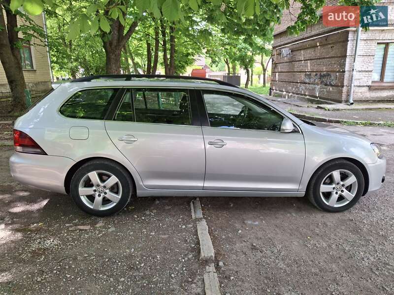 Універсал Volkswagen Golf 2010 в Кам'янець-Подільському