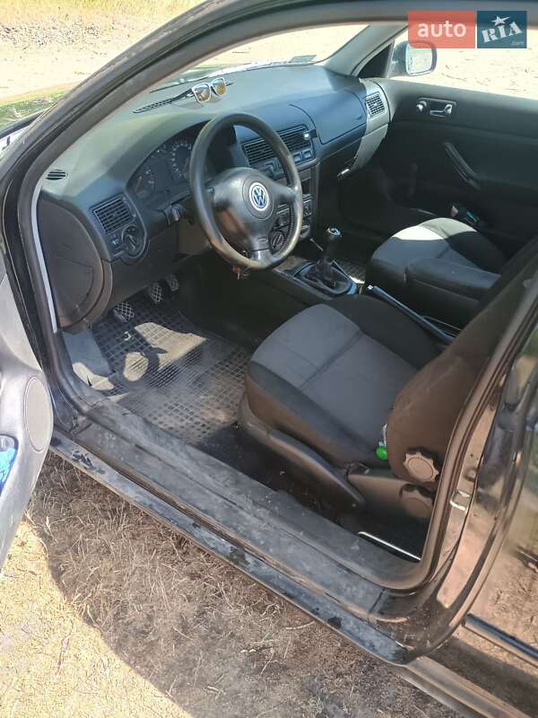 Хетчбек Volkswagen Golf 1998 в Ізюмі