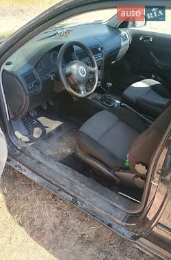 Хетчбек Volkswagen Golf 1998 в 