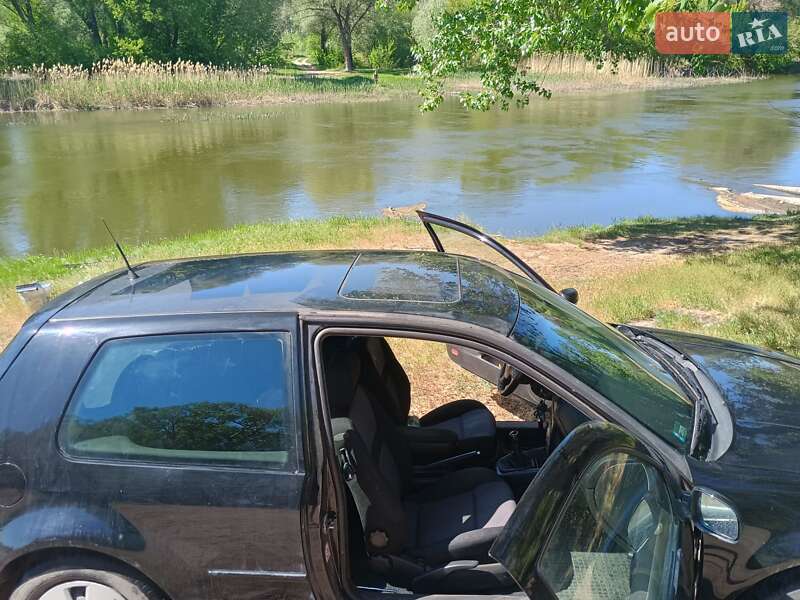 Хетчбек Volkswagen Golf 1998 в Ізюмі
