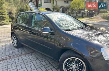 Хетчбек Volkswagen Golf 2004 в 