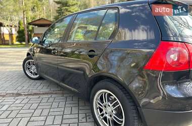 Хетчбек Volkswagen Golf 2004 в 