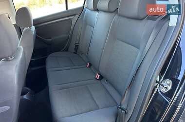 Хетчбек Volkswagen Golf 2004 в 