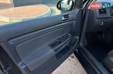 Хетчбек Volkswagen Golf 2004 в 