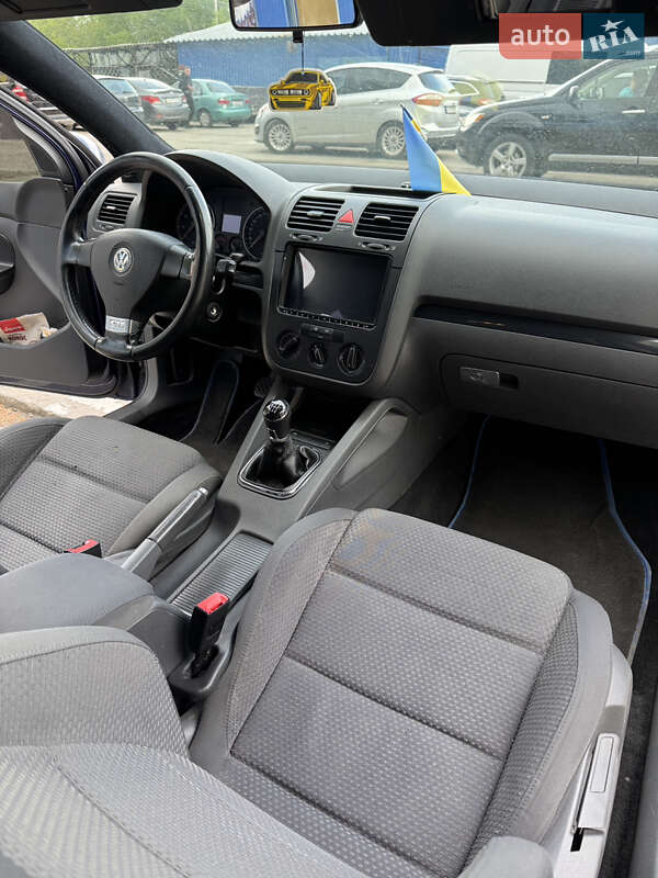 Хетчбек Volkswagen Golf 2006 в Києві