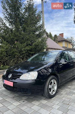 Хетчбек Volkswagen Golf 2004 в 