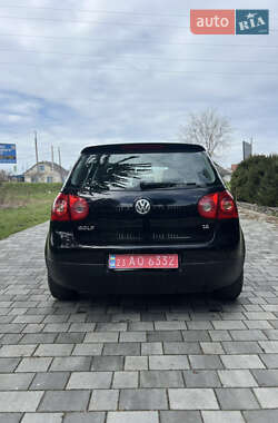 Хетчбек Volkswagen Golf 2004 в 