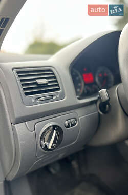 Хетчбек Volkswagen Golf 2004 в 
