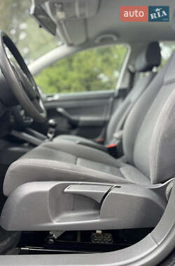 Хетчбек Volkswagen Golf 2004 в 