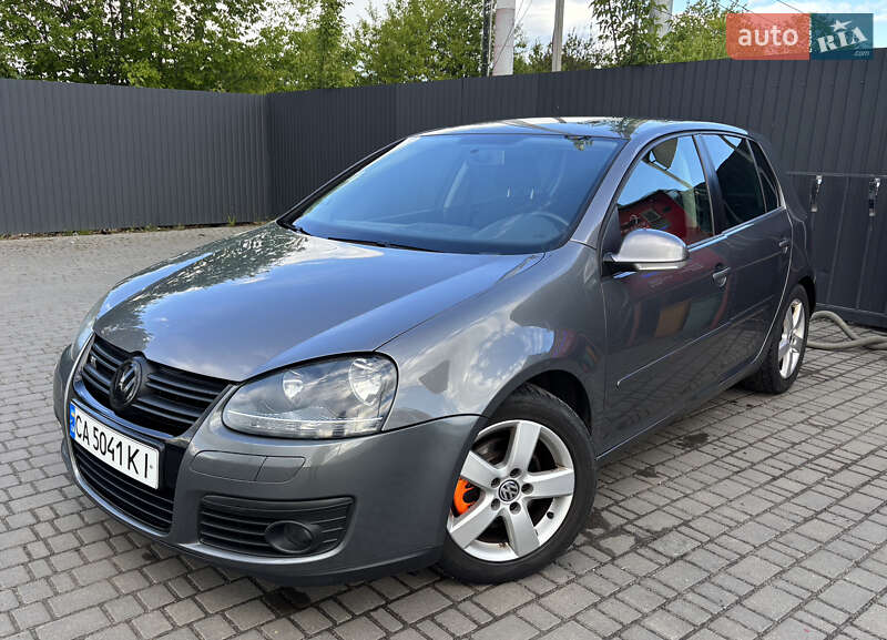 Хэтчбек Volkswagen Golf 2007 в 