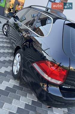 Універсал Volkswagen Golf 2010 в 