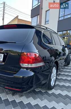 Універсал Volkswagen Golf 2010 в 