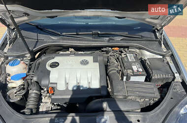 Хэтчбек Volkswagen Golf 2008 в 