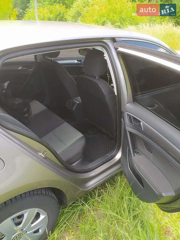 Хэтчбек Volkswagen Golf 2013 в Виннице
