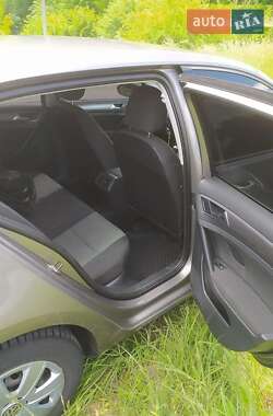 Хэтчбек Volkswagen Golf 2013 в 