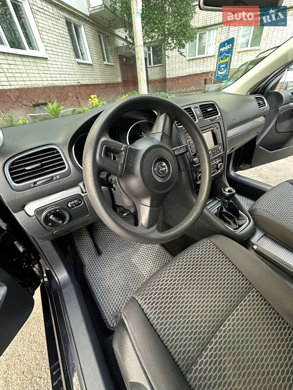 Універсал Volkswagen Golf 2009 в Рівному