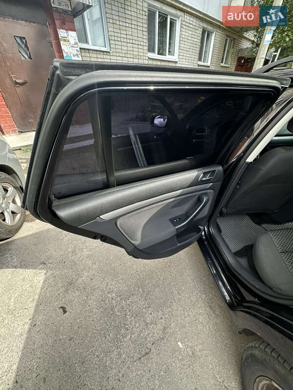 Універсал Volkswagen Golf 2009 в Рівному