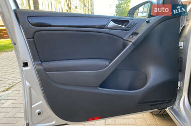 Хетчбек Volkswagen Golf 2010 в 