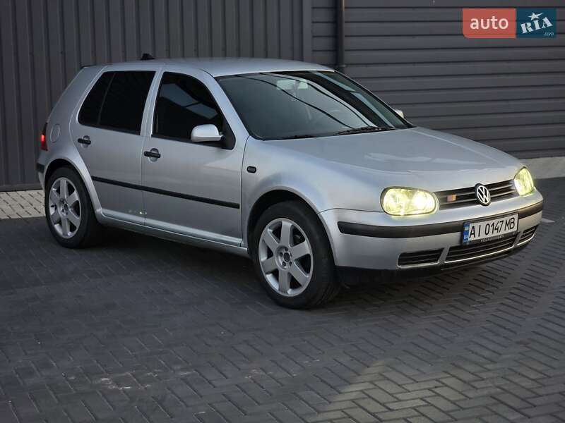 Хетчбек Volkswagen Golf 2000 в 