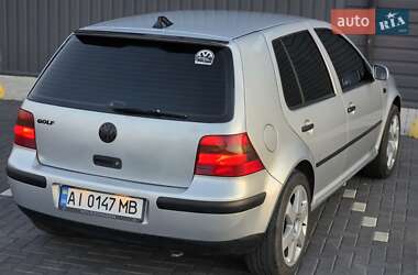 Хетчбек Volkswagen Golf 2000 в 