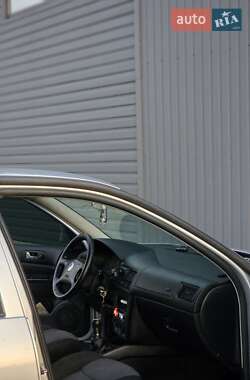 Хетчбек Volkswagen Golf 2000 в 