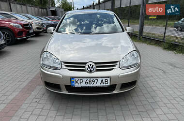 Хетчбек Volkswagen Golf 2005 в 