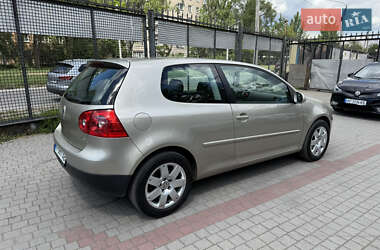 Хетчбек Volkswagen Golf 2005 в 