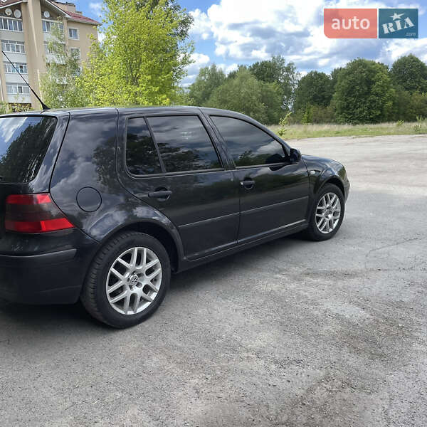 Хетчбек Volkswagen Golf 2001 в Звягелі