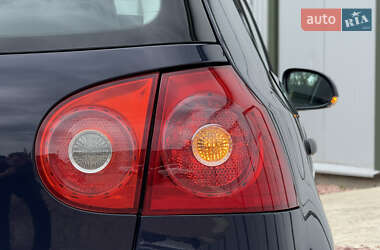 Хетчбек Volkswagen Golf 2004 в 