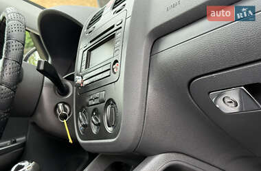 Хетчбек Volkswagen Golf 2004 в 