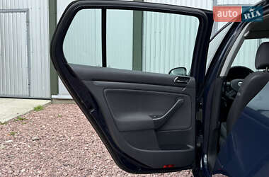 Хетчбек Volkswagen Golf 2004 в 