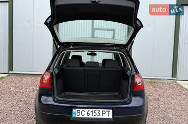 Хетчбек Volkswagen Golf 2004 в 