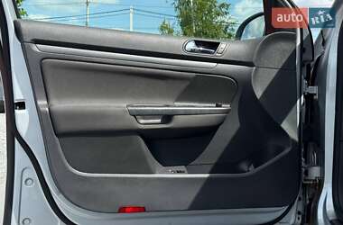 Хетчбек Volkswagen Golf 2004 в 