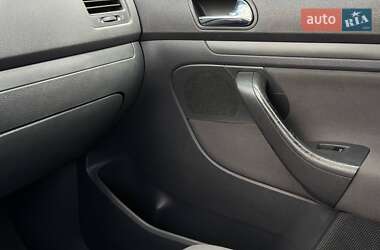 Хетчбек Volkswagen Golf 2004 в 