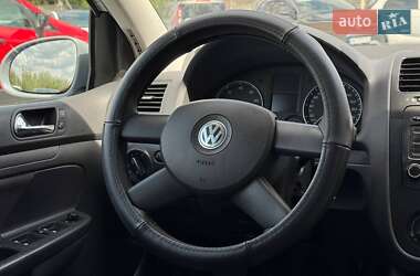 Хетчбек Volkswagen Golf 2004 в 