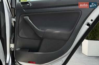 Хетчбек Volkswagen Golf 2004 в 